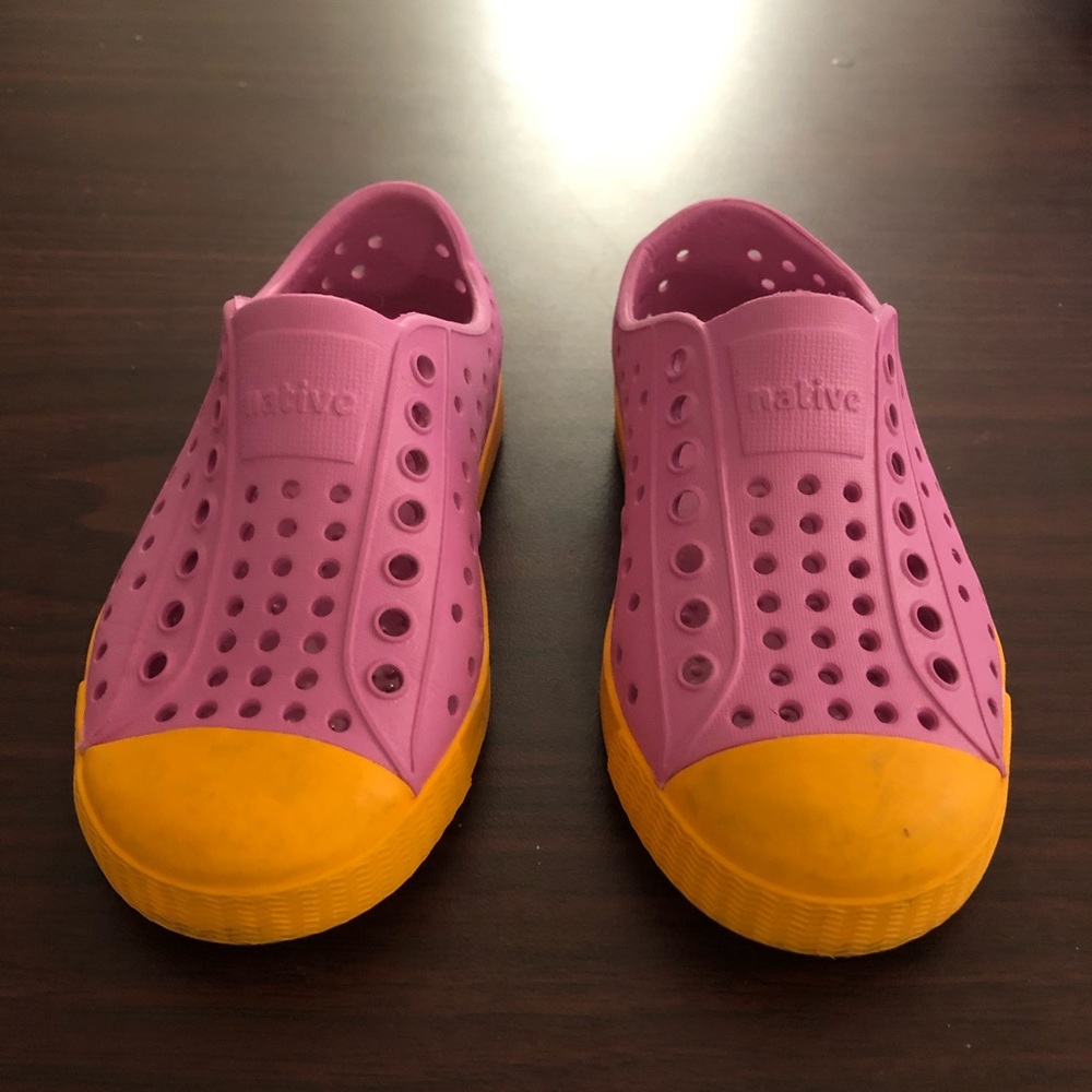 Toddler Natives, pink and orange, size 8